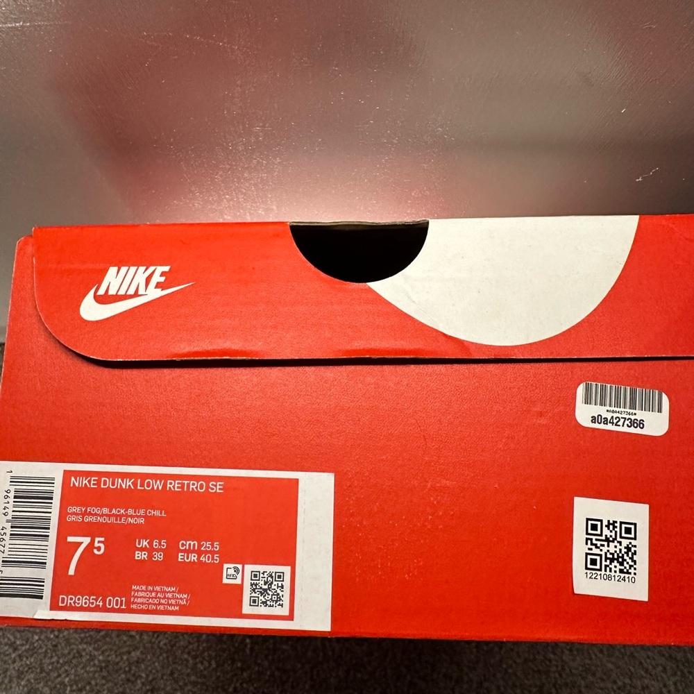 Nike Lottery Dunks 
Size: 7.5 US
Used